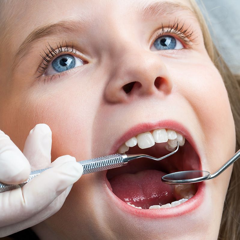 Kind beim zahnarzt